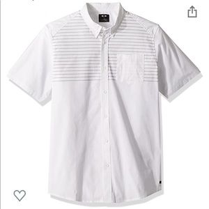 Oakley Men’s Short Sleeve Woven Shirt Button Down